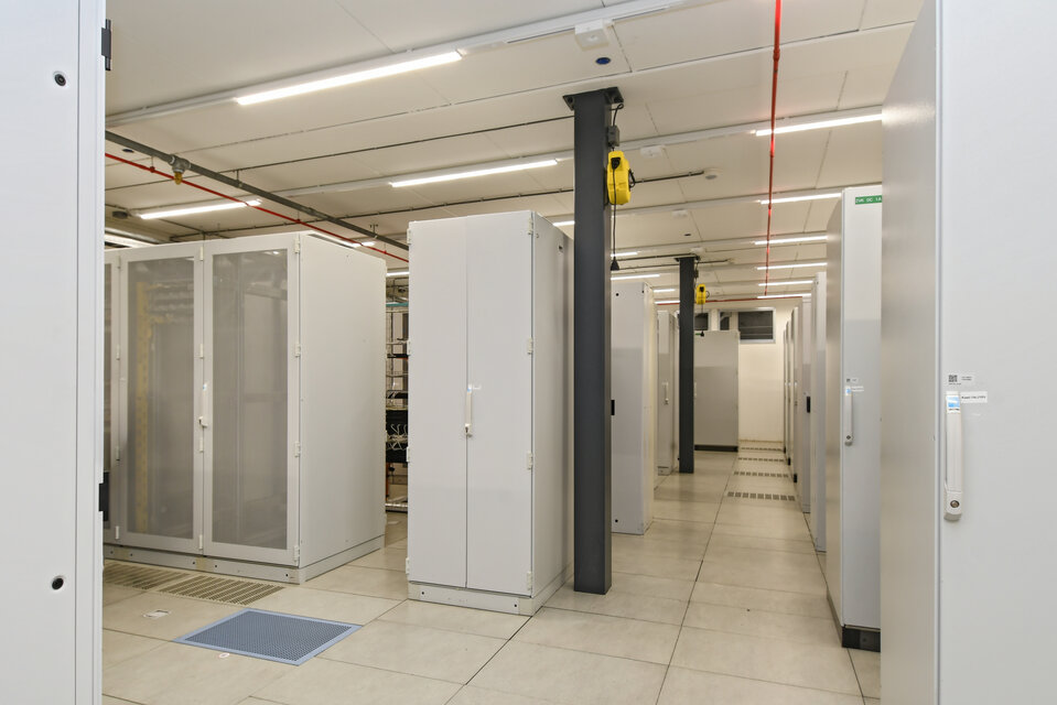 INTELLIGENT LIGHTING FOR DATACENTER:  The Netherlands, 2023